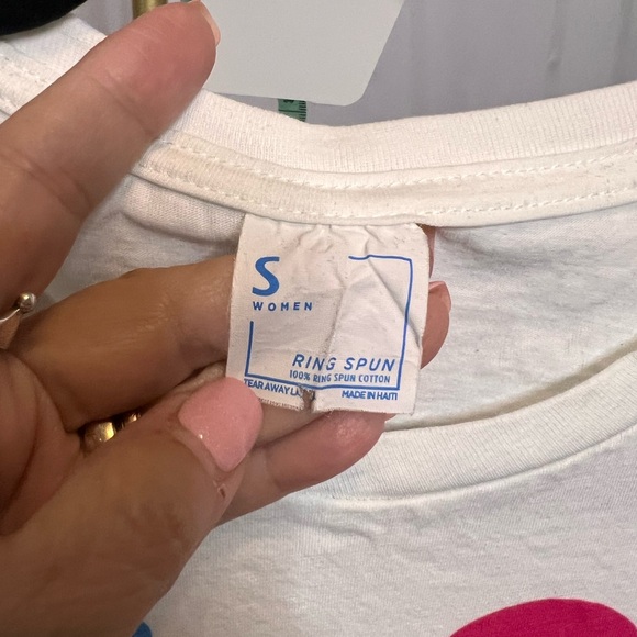 I love the 90s T-shirt bright colors - Picture 3 of 3